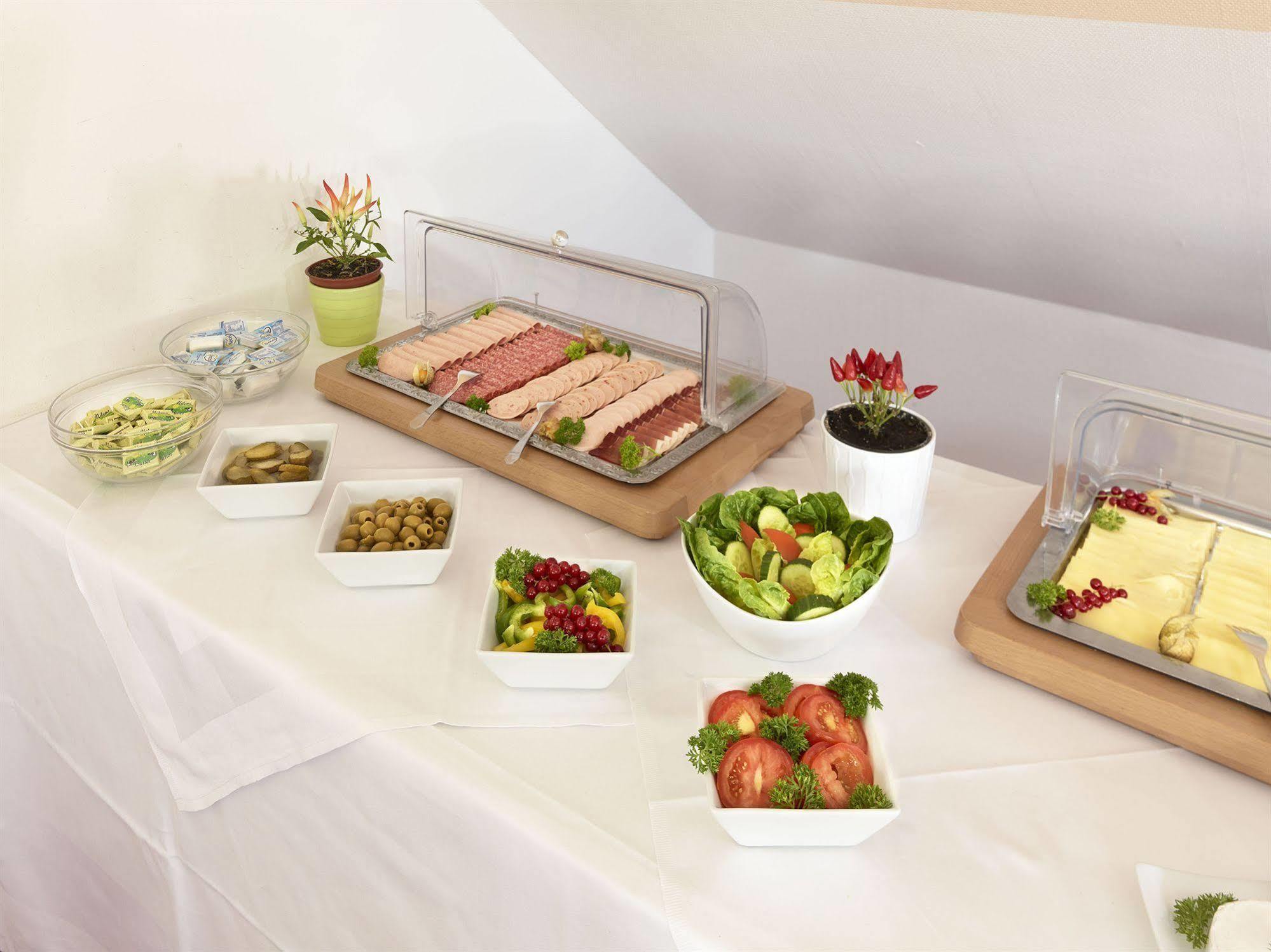 Azimut Hotel 3*
